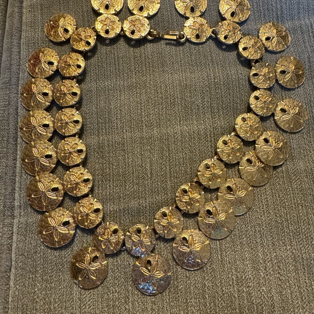 Vintage Super Model Big Sand Dollar Medallion Bib Necklace Signed MIMI d…